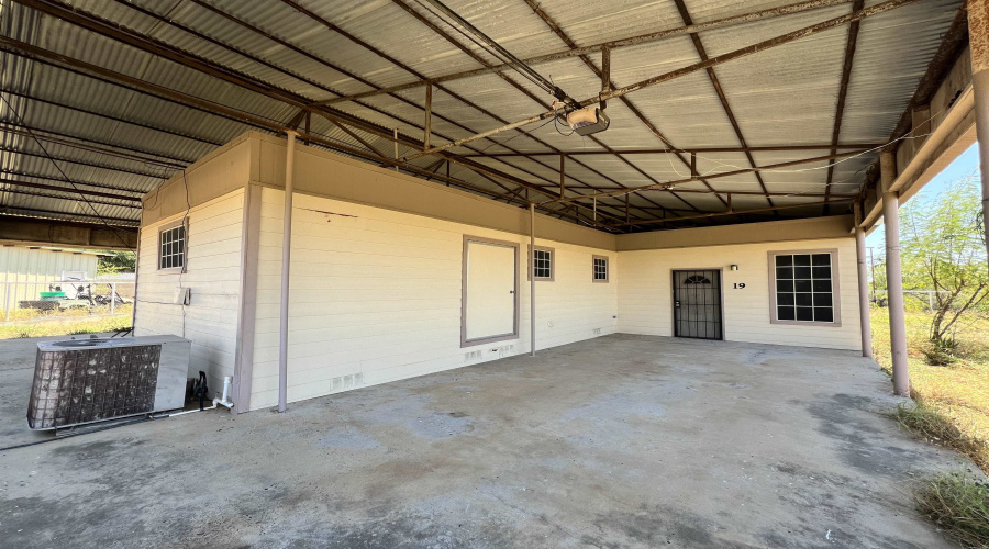 19 Hatfield Ln., Zapata, Texas 78076, 3 Bedrooms Bedrooms, 6 Rooms Rooms,3 BathroomsBathrooms,Residential,For Sale,19 Hatfield Ln.,20254343