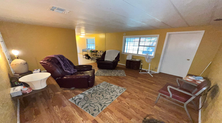 19 Hatfield Ln., Zapata, Texas 78076, 3 Bedrooms Bedrooms, 6 Rooms Rooms,3 BathroomsBathrooms,Residential,For Sale,19 Hatfield Ln.,20254343