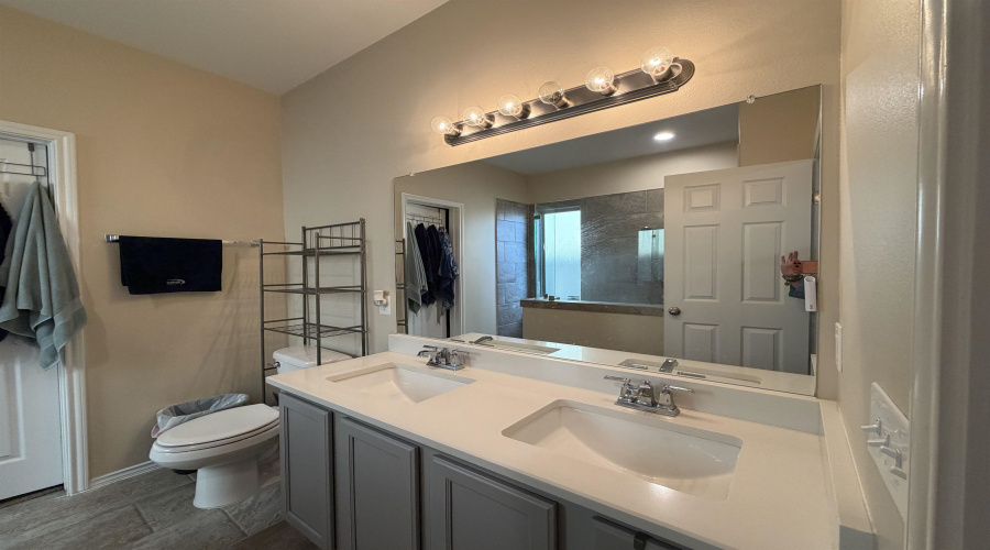 8711 Owlcreek Pass Ct, Laredo, Texas 78045, 4 Bedrooms Bedrooms, 7 Rooms Rooms,3 BathroomsBathrooms,Residential,For Sale,8711 Owlcreek Pass Ct,20261520