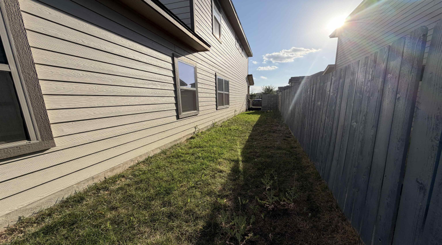 8711 Owlcreek Pass Ct, Laredo, Texas 78045, 4 Bedrooms Bedrooms, 7 Rooms Rooms,3 BathroomsBathrooms,Residential,For Sale,8711 Owlcreek Pass Ct,20261520