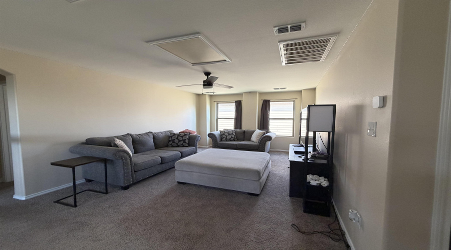 8711 Owlcreek Pass Ct, Laredo, Texas 78045, 4 Bedrooms Bedrooms, 7 Rooms Rooms,3 BathroomsBathrooms,Residential,For Sale,8711 Owlcreek Pass Ct,20261520