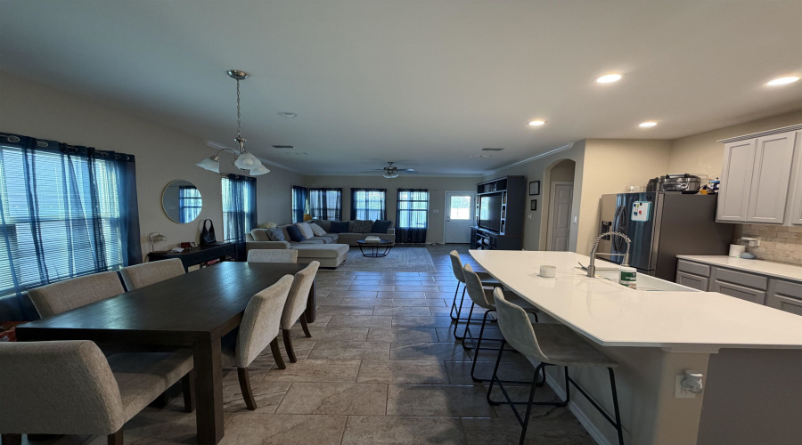 8711 Owlcreek Pass Ct, Laredo, Texas 78045, 4 Bedrooms Bedrooms, 7 Rooms Rooms,3 BathroomsBathrooms,Residential,For Sale,8711 Owlcreek Pass Ct,20261520