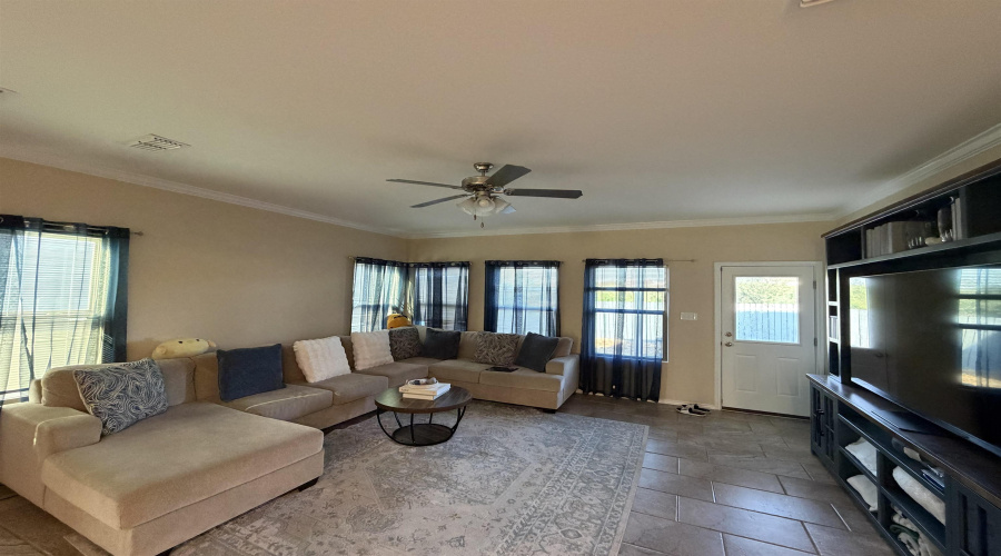 8711 Owlcreek Pass Ct, Laredo, Texas 78045, 4 Bedrooms Bedrooms, 7 Rooms Rooms,3 BathroomsBathrooms,Residential,For Sale,8711 Owlcreek Pass Ct,20261520