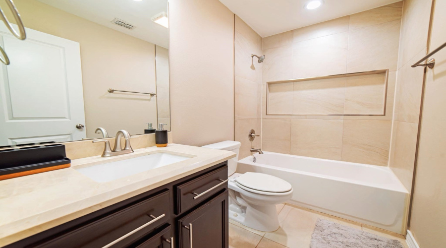 6010 Maryam Dr., Laredo, Texas 78041, 4 Bedrooms Bedrooms, 6 Rooms Rooms,2 BathroomsBathrooms,Residential,For Sale,6010 Maryam Dr.,20261521