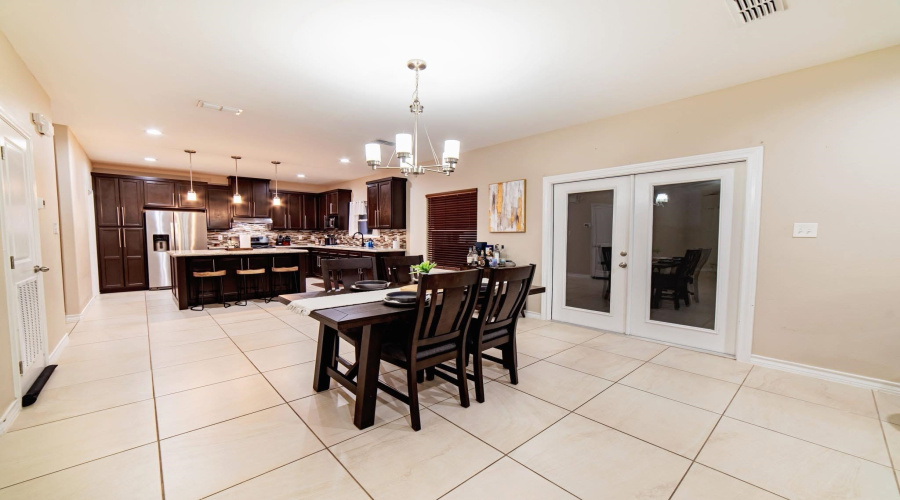 6010 Maryam Dr., Laredo, Texas 78041, 4 Bedrooms Bedrooms, 6 Rooms Rooms,2 BathroomsBathrooms,Residential,For Sale,6010 Maryam Dr.,20261521