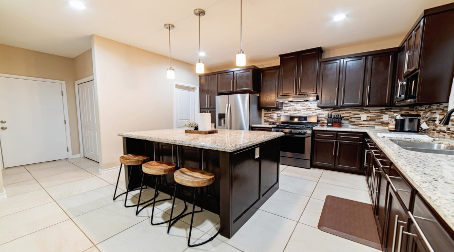 6010 Maryam Dr., Laredo, Texas 78041, 4 Bedrooms Bedrooms, 6 Rooms Rooms,2 BathroomsBathrooms,Residential,For Sale,6010 Maryam Dr.,20261521