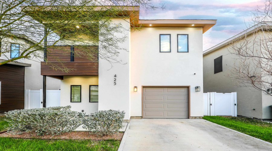 425 Deer Path Loop, Laredo, Texas 78045, 3 Bedrooms Bedrooms, 8 Rooms Rooms,2 BathroomsBathrooms,Residential,For Rent,425 Deer Path Loop,20261523