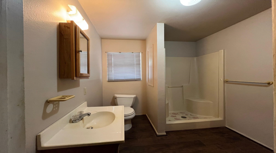 303 E Texas St., Hebbronville, Texas 78361, 3 Bedrooms Bedrooms, 6 Rooms Rooms,2 BathroomsBathrooms,Residential,For Sale,303 E Texas St.,20261525