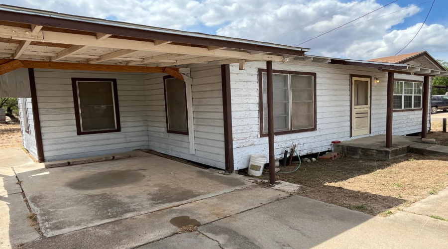 303 E Texas St., Hebbronville, Texas 78361, 3 Bedrooms Bedrooms, 6 Rooms Rooms,2 BathroomsBathrooms,Residential,For Sale,303 E Texas St.,20261525