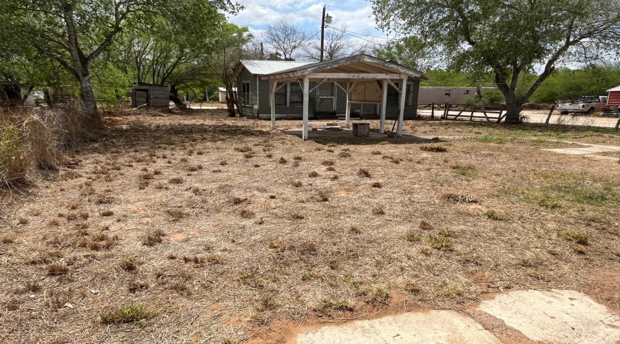 303 E Texas St., Hebbronville, Texas 78361, 3 Bedrooms Bedrooms, 6 Rooms Rooms,2 BathroomsBathrooms,Residential,For Sale,303 E Texas St.,20261525