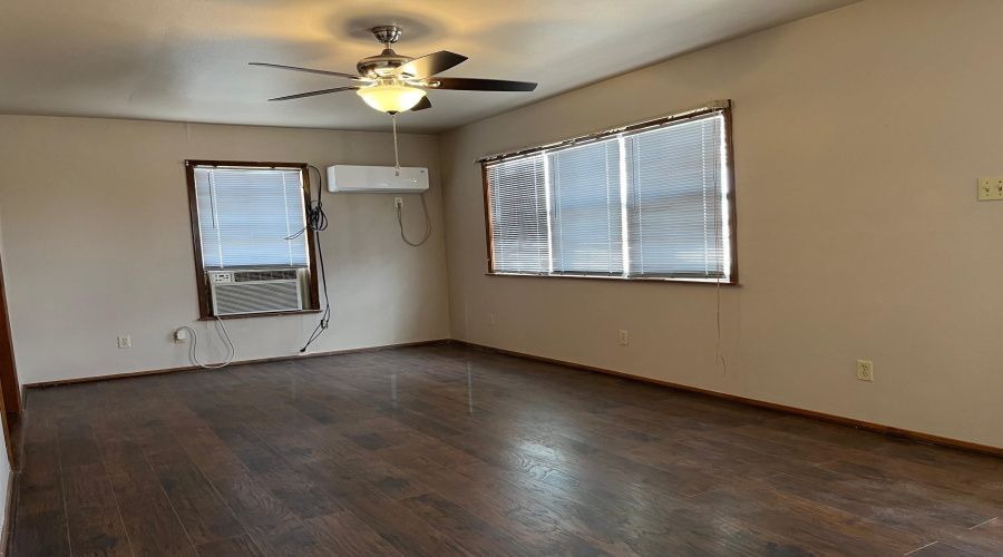 303 E Texas St., Hebbronville, Texas 78361, 3 Bedrooms Bedrooms, 6 Rooms Rooms,2 BathroomsBathrooms,Residential,For Sale,303 E Texas St.,20261525