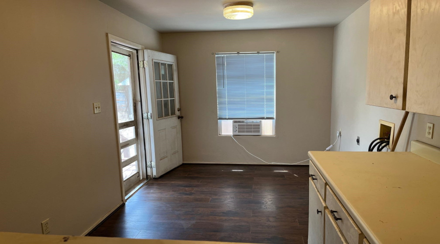 303 E Texas St., Hebbronville, Texas 78361, 3 Bedrooms Bedrooms, 6 Rooms Rooms,2 BathroomsBathrooms,Residential,For Sale,303 E Texas St.,20261525