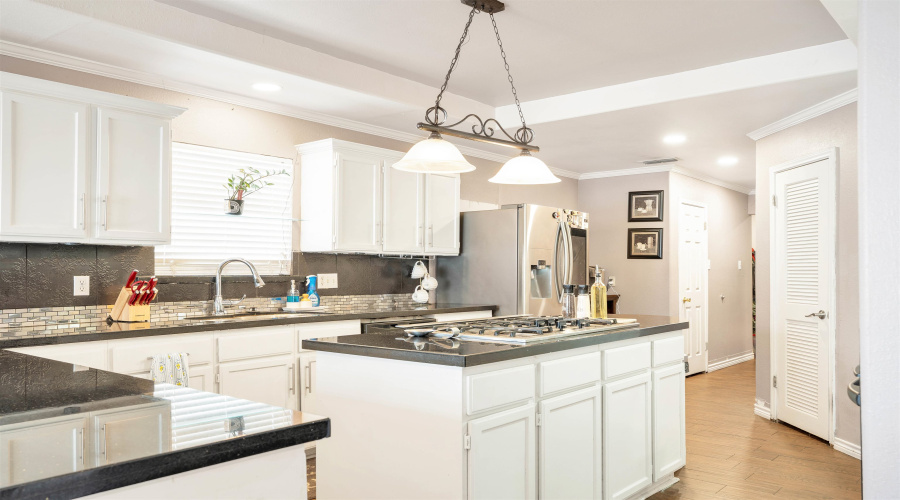 4101 Toluca St, Laredo, Texas 78046, 4 Bedrooms Bedrooms, 10 Rooms Rooms,4 BathroomsBathrooms,Residential,For Sale,4101 Toluca St,20261528