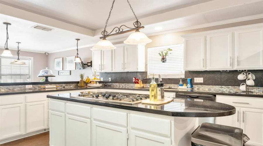 4101 Toluca St, Laredo, Texas 78046, 4 Bedrooms Bedrooms, 10 Rooms Rooms,4 BathroomsBathrooms,Residential,For Sale,4101 Toluca St,20261528