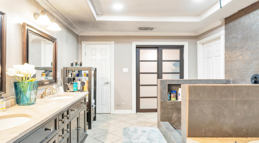 4101 Toluca St, Laredo, Texas 78046, 4 Bedrooms Bedrooms, 10 Rooms Rooms,4 BathroomsBathrooms,Residential,For Sale,4101 Toluca St,20261528