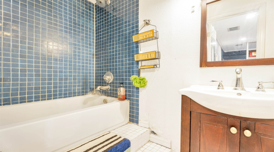 4101 Toluca St, Laredo, Texas 78046, 4 Bedrooms Bedrooms, 10 Rooms Rooms,4 BathroomsBathrooms,Residential,For Sale,4101 Toluca St,20261528