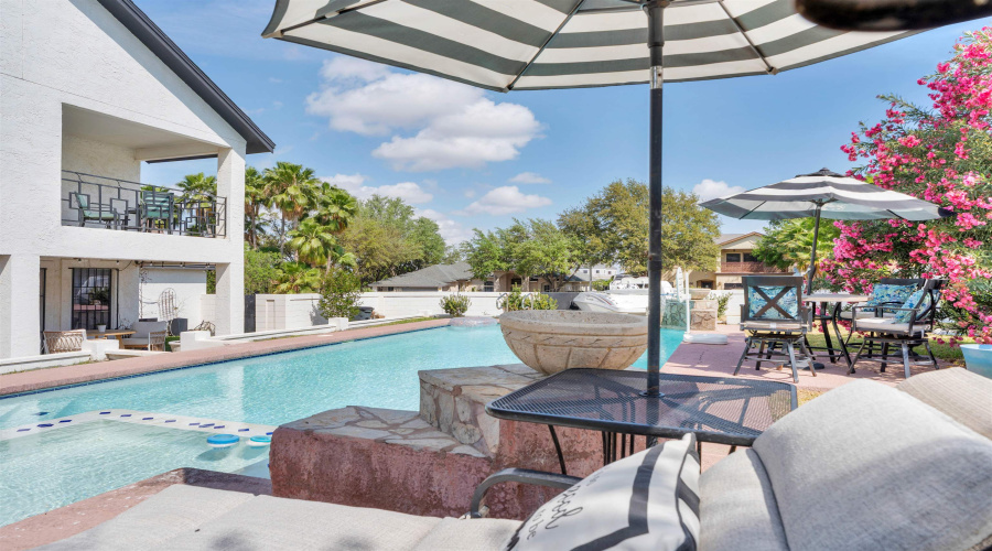 4101 Toluca St, Laredo, Texas 78046, 4 Bedrooms Bedrooms, 10 Rooms Rooms,4 BathroomsBathrooms,Residential,For Sale,4101 Toluca St,20261528