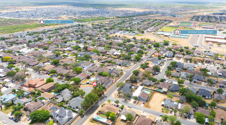 4101 Toluca St, Laredo, Texas 78046, 4 Bedrooms Bedrooms, 10 Rooms Rooms,4 BathroomsBathrooms,Residential,For Sale,4101 Toluca St,20261528