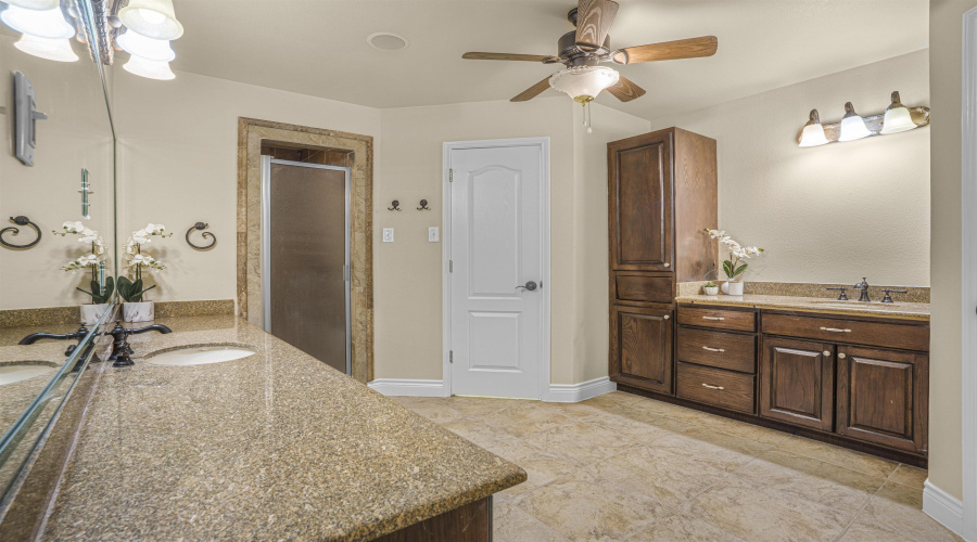 202 Lake Powell Dr, Laredo, Texas 78041, 4 Bedrooms Bedrooms, 7 Rooms Rooms,3 BathroomsBathrooms,Residential,For Sale,202 Lake Powell Dr,20254043