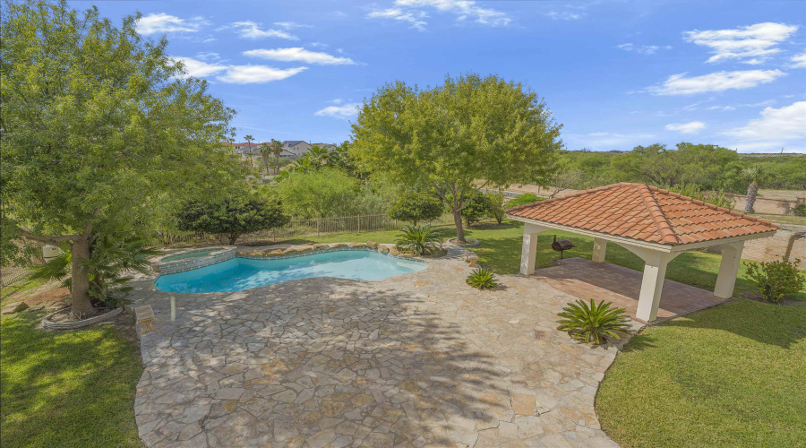 202 Lake Powell Dr, Laredo, Texas 78041, 4 Bedrooms Bedrooms, 7 Rooms Rooms,3 BathroomsBathrooms,Residential,For Sale,202 Lake Powell Dr,20254043