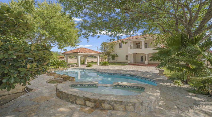 202 Lake Powell Dr, Laredo, Texas 78041, 4 Bedrooms Bedrooms, 7 Rooms Rooms,3 BathroomsBathrooms,Residential,For Sale,202 Lake Powell Dr,20254043