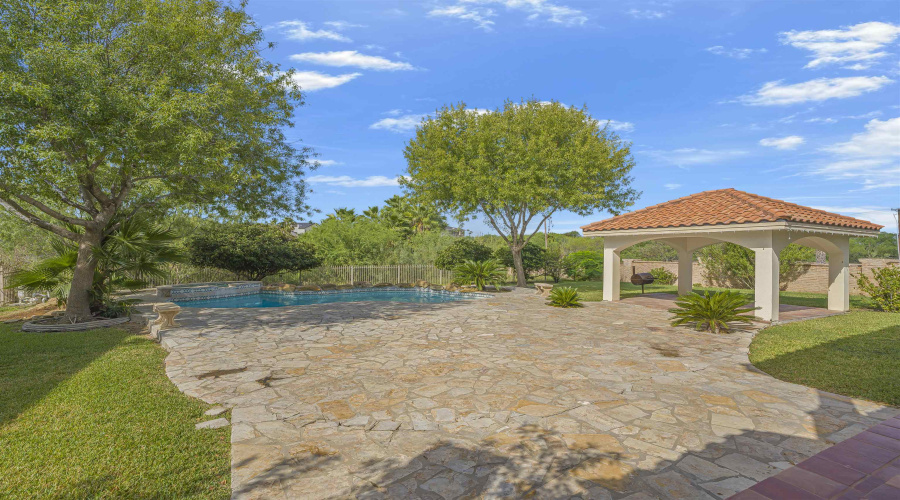 202 Lake Powell Dr, Laredo, Texas 78041, 4 Bedrooms Bedrooms, 7 Rooms Rooms,3 BathroomsBathrooms,Residential,For Sale,202 Lake Powell Dr,20254043