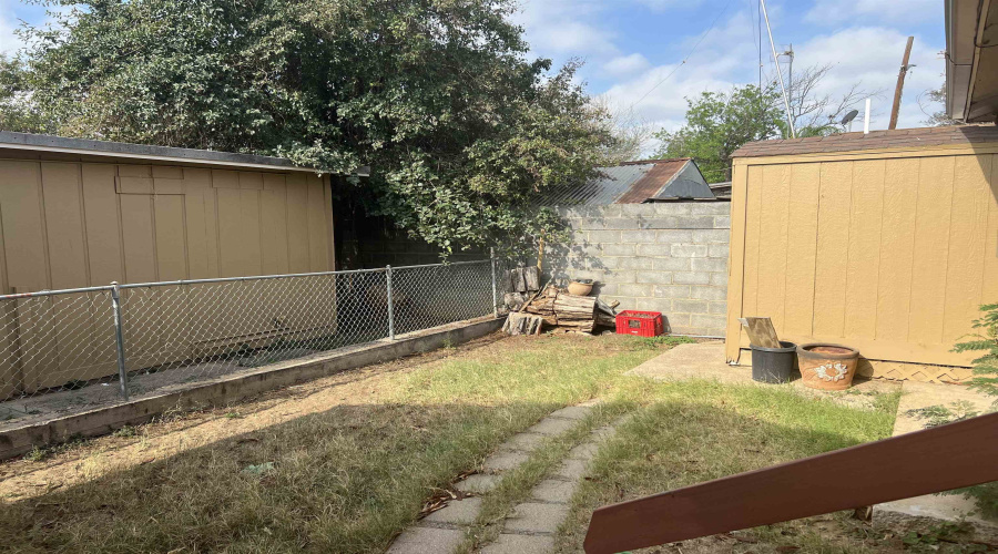 519 Laredo St, Laredo, Texas 78040-2552, ,Multi-family,For Sale,519 Laredo St,20261539