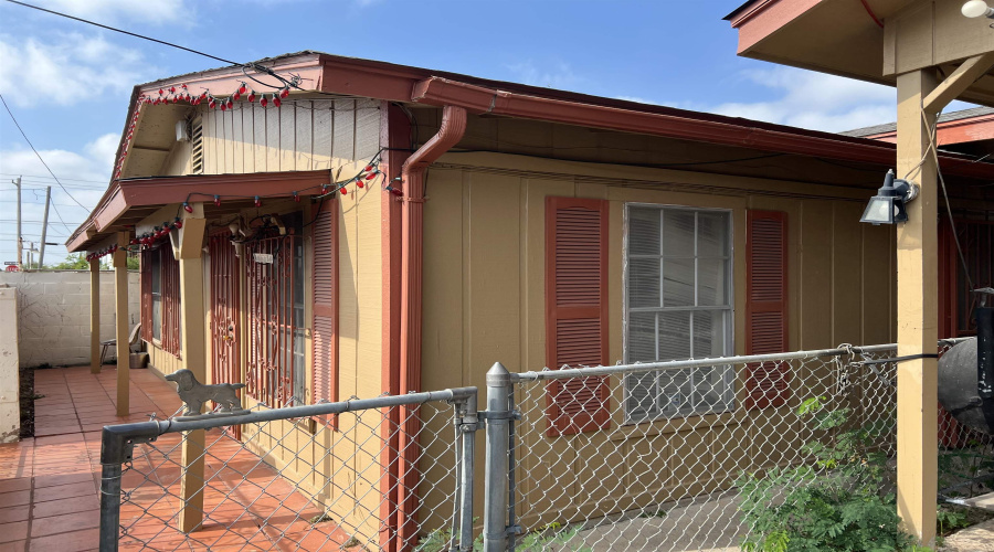 519 Laredo St, Laredo, Texas 78040-2552, ,Multi-family,For Sale,519 Laredo St,20261539