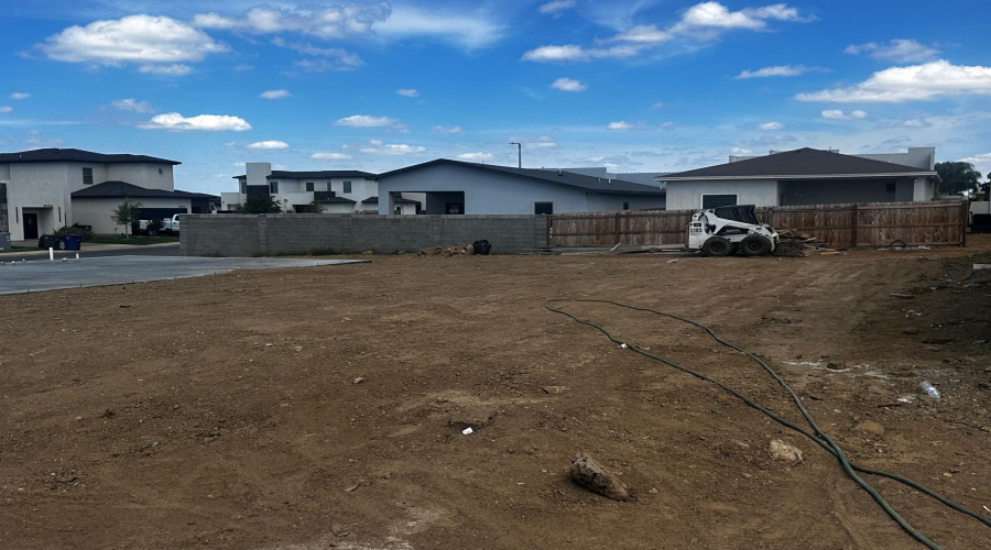 3804 Yoyis St., Laredo, Texas 78046, 4 Bedrooms Bedrooms, 5 Rooms Rooms,2 BathroomsBathrooms,Residential,For Sale,3804 Yoyis St.,20261532