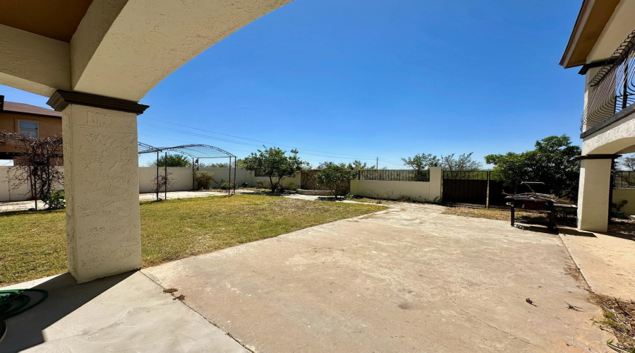 617 Cowbird Cove Ct, LAREDO, Texas 78046, 5 Bedrooms Bedrooms, 9 Rooms Rooms,4 BathroomsBathrooms,Residential,For Rent,617 Cowbird Cove Ct,20261535