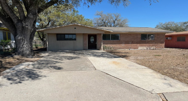 820 W Adams, Falfurrias, Texas 78355, 3 Bedrooms Bedrooms, 5 Rooms Rooms,1 BathroomBathrooms,Residential,For Sale,820 W Adams,20261537
