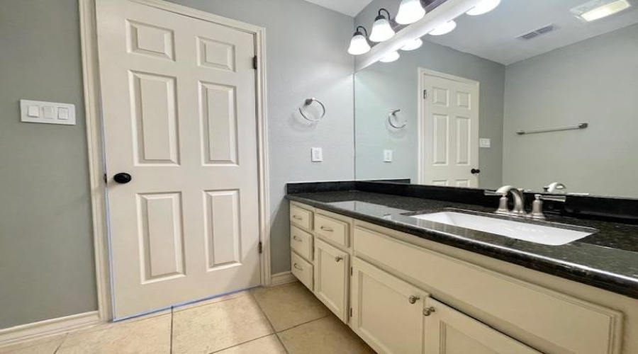 601 Marsh Ln, LAREDO, Texas 78045, 3 Bedrooms Bedrooms, 7 Rooms Rooms,4 BathroomsBathrooms,Residential,For Sale,601 Marsh Ln,20261544