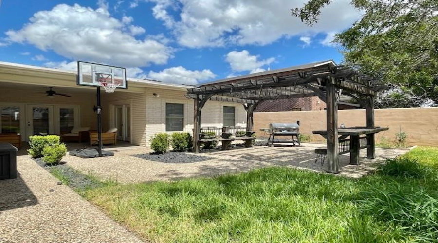 601 Marsh Ln, LAREDO, Texas 78045, 3 Bedrooms Bedrooms, 7 Rooms Rooms,4 BathroomsBathrooms,Residential,For Sale,601 Marsh Ln,20261544