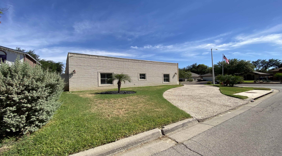 601 Marsh Ln, LAREDO, Texas 78045, 3 Bedrooms Bedrooms, 7 Rooms Rooms,4 BathroomsBathrooms,Residential,For Sale,601 Marsh Ln,20261544