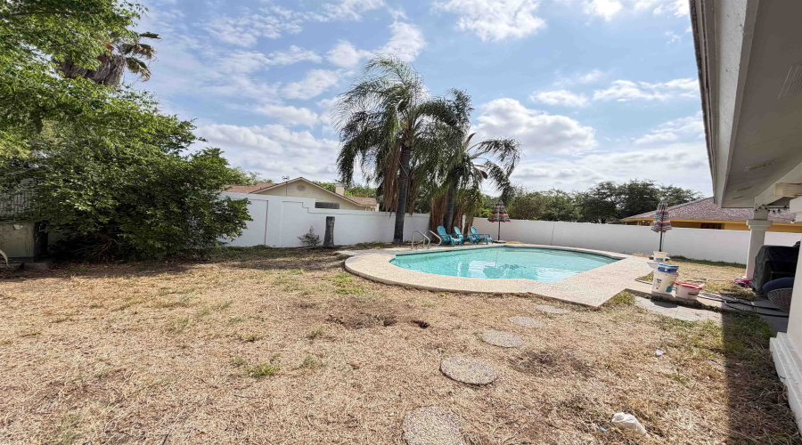 1422 Palmer Dr, Laredo, Texas 78045, 3 Bedrooms Bedrooms, 6 Rooms Rooms,2 BathroomsBathrooms,Residential,For Sale,1422 Palmer Dr,20261545