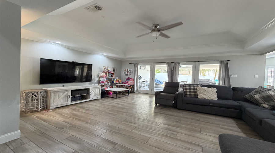 1422 Palmer Dr, Laredo, Texas 78045, 3 Bedrooms Bedrooms, 6 Rooms Rooms,2 BathroomsBathrooms,Residential,For Sale,1422 Palmer Dr,20261545