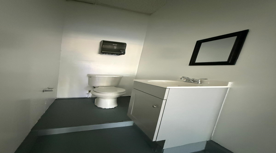 3917 Jaime Zapata Memorial Hwy, Laredo, Texas 78043, 1 Room Rooms,1 BathroomBathrooms,Commercial retail/office,For Rent,3917 Jaime Zapata Memorial Hwy,20261553