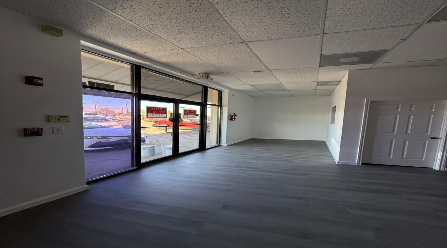 3917 Jaime Zapata Memorial Hwy, Laredo, Texas 78043, 1 Room Rooms,1 BathroomBathrooms,Commercial retail/office,For Rent,3917 Jaime Zapata Memorial Hwy,20261553