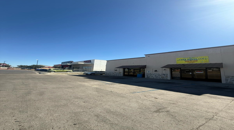 3917 Jaime Zapata Memorial Hwy, Laredo, Texas 78043, 1 Room Rooms,1 BathroomBathrooms,Commercial retail/office,For Rent,3917 Jaime Zapata Memorial Hwy,20261553