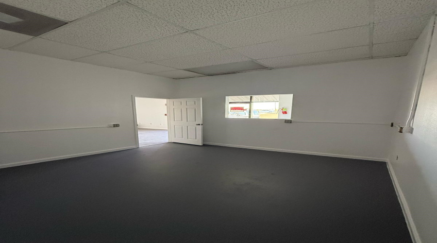 3917 Jaime Zapata Memorial Hwy, Laredo, Texas 78043, 1 Room Rooms,1 BathroomBathrooms,Commercial retail/office,For Rent,3917 Jaime Zapata Memorial Hwy,20261553