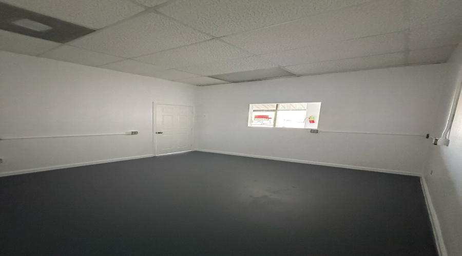 3917 Jaime Zapata Memorial Hwy, Laredo, Texas 78043, 1 Room Rooms,1 BathroomBathrooms,Commercial retail/office,For Rent,3917 Jaime Zapata Memorial Hwy,20261553