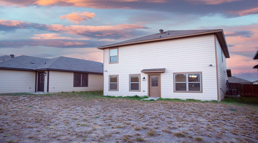 5607 Lone Star Loop, Laredo, Texas 78046, 3 Bedrooms Bedrooms, 7 Rooms Rooms,2 BathroomsBathrooms,Residential,For Sale,5607 Lone Star Loop,20261549