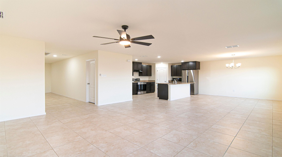 5607 Lone Star Loop, Laredo, Texas 78046, 3 Bedrooms Bedrooms, 7 Rooms Rooms,2 BathroomsBathrooms,Residential,For Sale,5607 Lone Star Loop,20261549