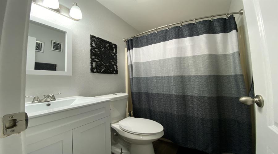 3903 Feather Ct, LAREDO, Texas 78043, 3 Bedrooms Bedrooms, 6 Rooms Rooms,2 BathroomsBathrooms,Residential,For Sale,3903 Feather Ct,20261550