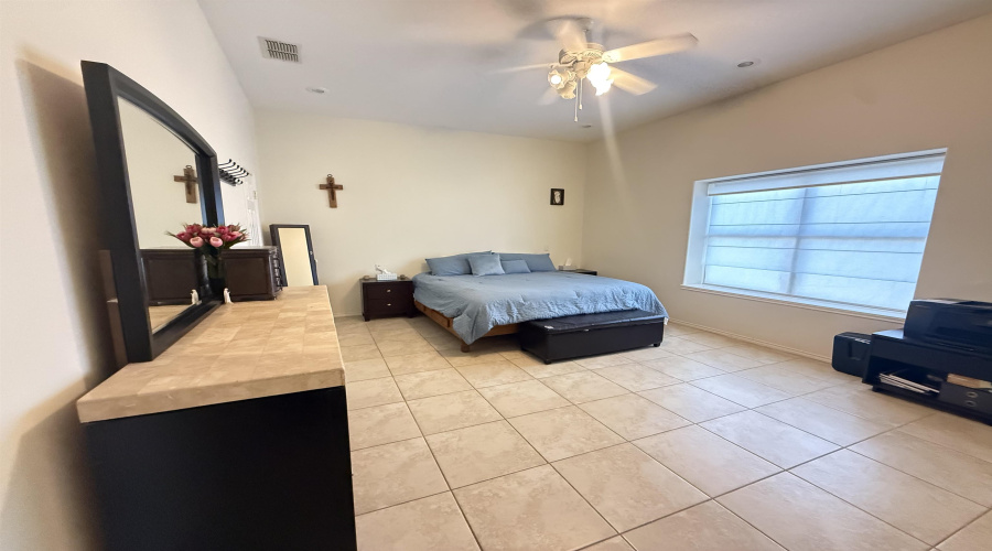 2128 Lima Lp, Laredo, Texas 78045, 3 Bedrooms Bedrooms, 5 Rooms Rooms,2 BathroomsBathrooms,Residential,For Sale,2128 Lima Lp,20261551