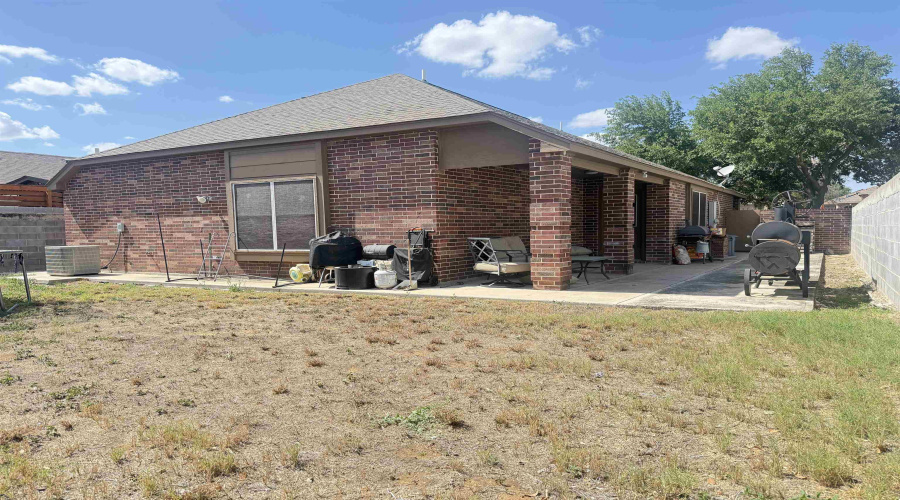 2128 Lima Lp, Laredo, Texas 78045, 3 Bedrooms Bedrooms, 5 Rooms Rooms,2 BathroomsBathrooms,Residential,For Sale,2128 Lima Lp,20261551