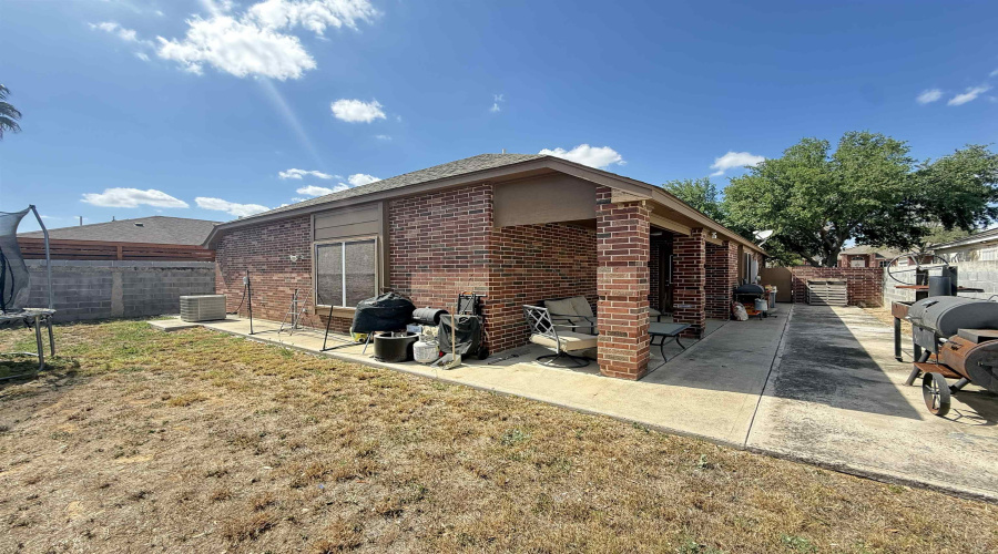 2128 Lima Lp, Laredo, Texas 78045, 3 Bedrooms Bedrooms, 5 Rooms Rooms,2 BathroomsBathrooms,Residential,For Sale,2128 Lima Lp,20261551