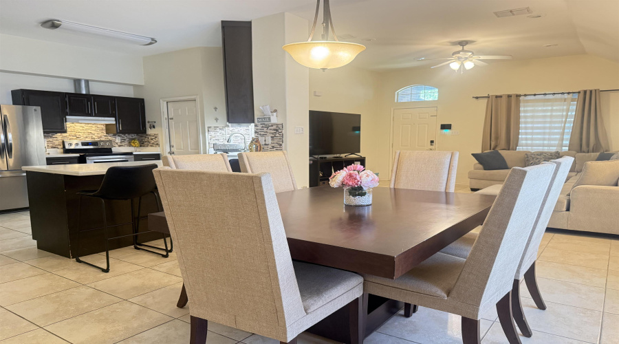 2128 Lima Lp, Laredo, Texas 78045, 3 Bedrooms Bedrooms, 5 Rooms Rooms,2 BathroomsBathrooms,Residential,For Sale,2128 Lima Lp,20261551