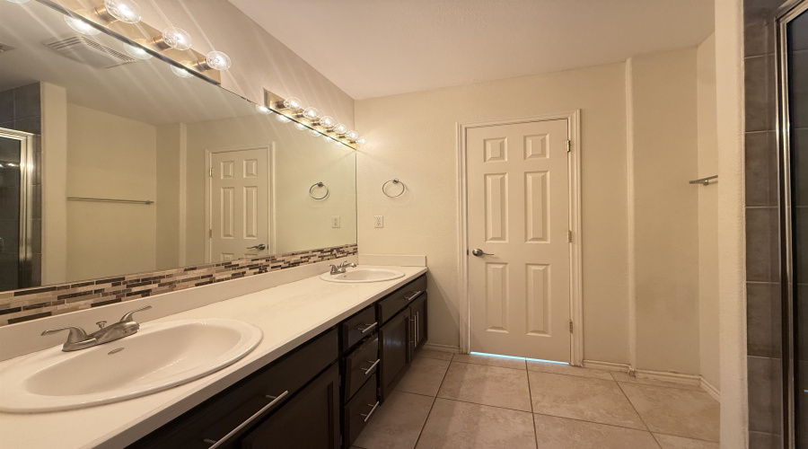 2128 Lima Lp, Laredo, Texas 78045, 3 Bedrooms Bedrooms, 5 Rooms Rooms,2 BathroomsBathrooms,Residential,For Sale,2128 Lima Lp,20261551