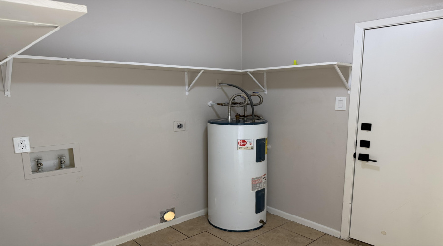 5816 Longoria Lp, Laredo, Texas 78041, 3 Bedrooms Bedrooms, 5 Rooms Rooms,2 BathroomsBathrooms,Residential,For Rent,5816 Longoria Lp,20261552